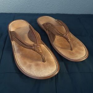 Women’s BORN Brown Leather Thong Sandals Size 7